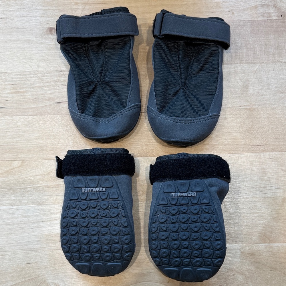 Ruffwear Black Dog Boots 2.5 with Hook-and-Loop Straps Never Used